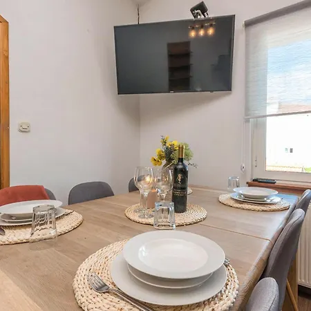 2 Bedroom In Apartment